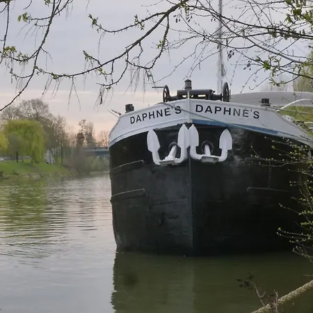 Couette-café Péniche Daphné's 3*